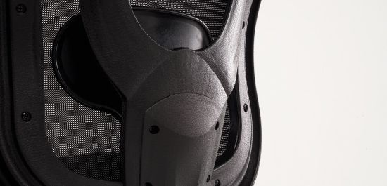 Existem pessoas de diferentes tamanhos. Mas o que todo mundo quer é sentar em uma cadeira de escritório de igual conforto e que proporcione a ergonomia necessária para os desafios do mundo corporativo.